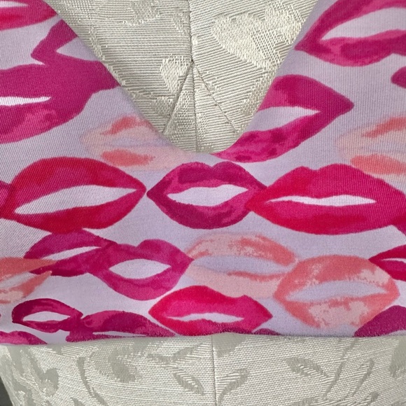 Victoria's Secret Lightly Lined Perfect Coverage T-Shirt Bra Lip Kiss Size 34C - Picture 8 of 16